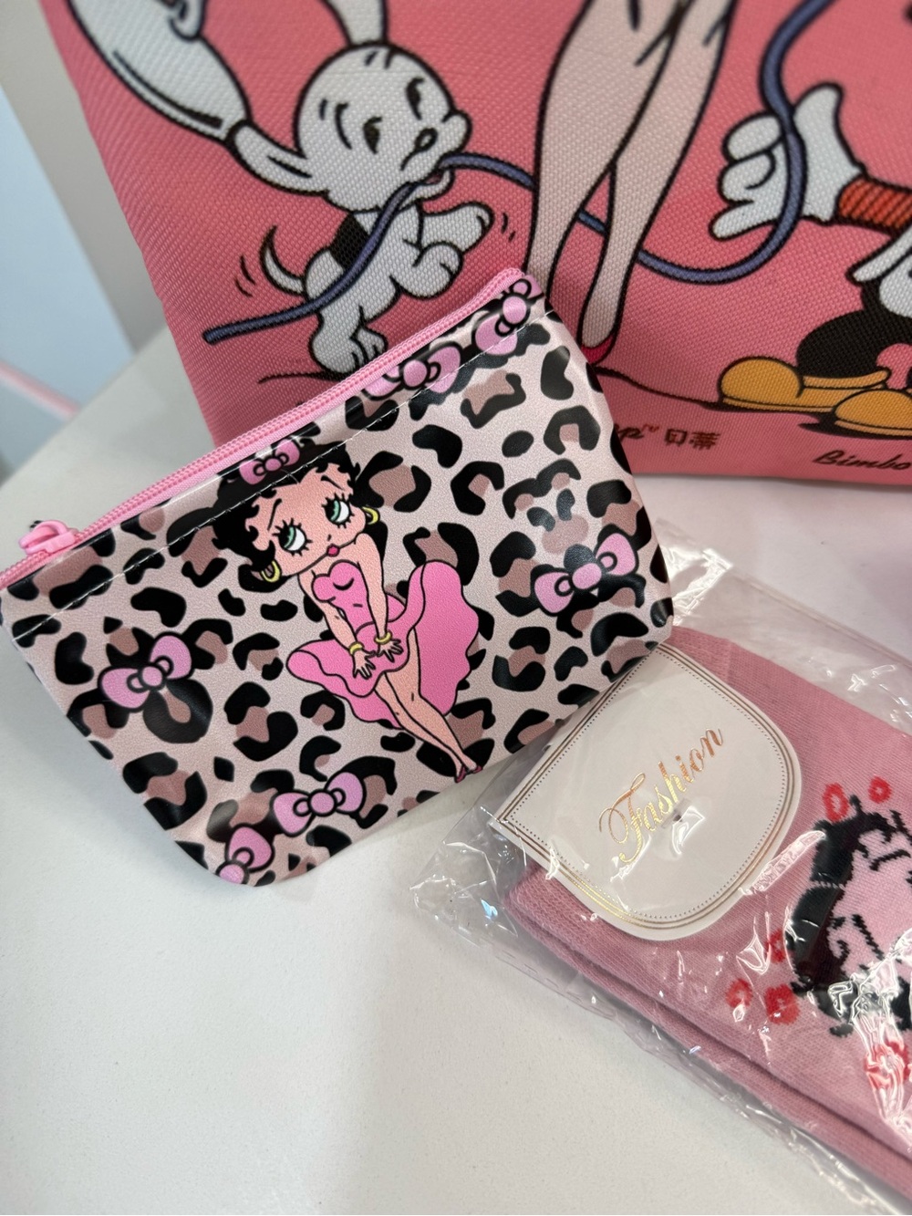 Betty Boop Pink Character Tote with Pink and Red Accessories new - Picture 3 of 9